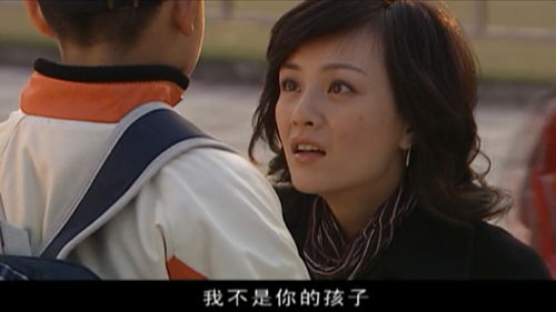 親媽去接兒子放學,哪料兒子不認親媽只叫她阿姨,活該你拋棄兒子